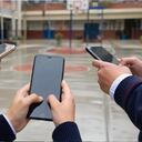 Bogotá alista restricción de celulares en colegios públicos