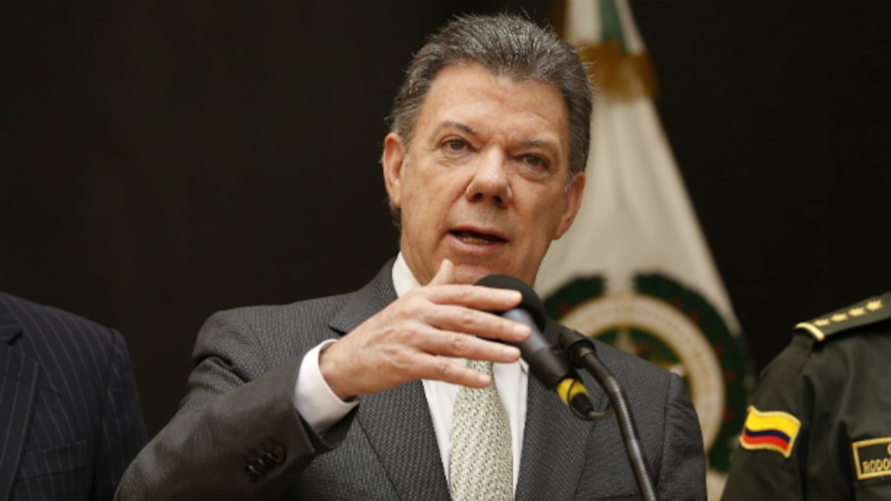 El presidente Juan Manuel Santos ordenó investigar a fondo el caso de las chuzadas denunciadas por Semana.com.