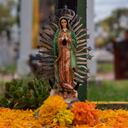 La Virgen de Guadalupe es una figura religiosa muy importante en varias zonas de Colombia.