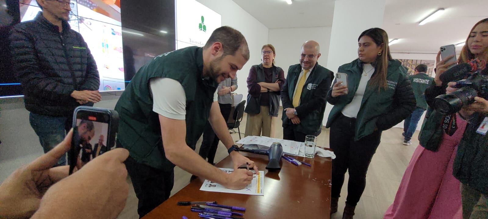 La Registraduría realizó pruebas técnicas de los esferos que se entregarán en las urnas en las elecciones del domingo 8 de marzo.