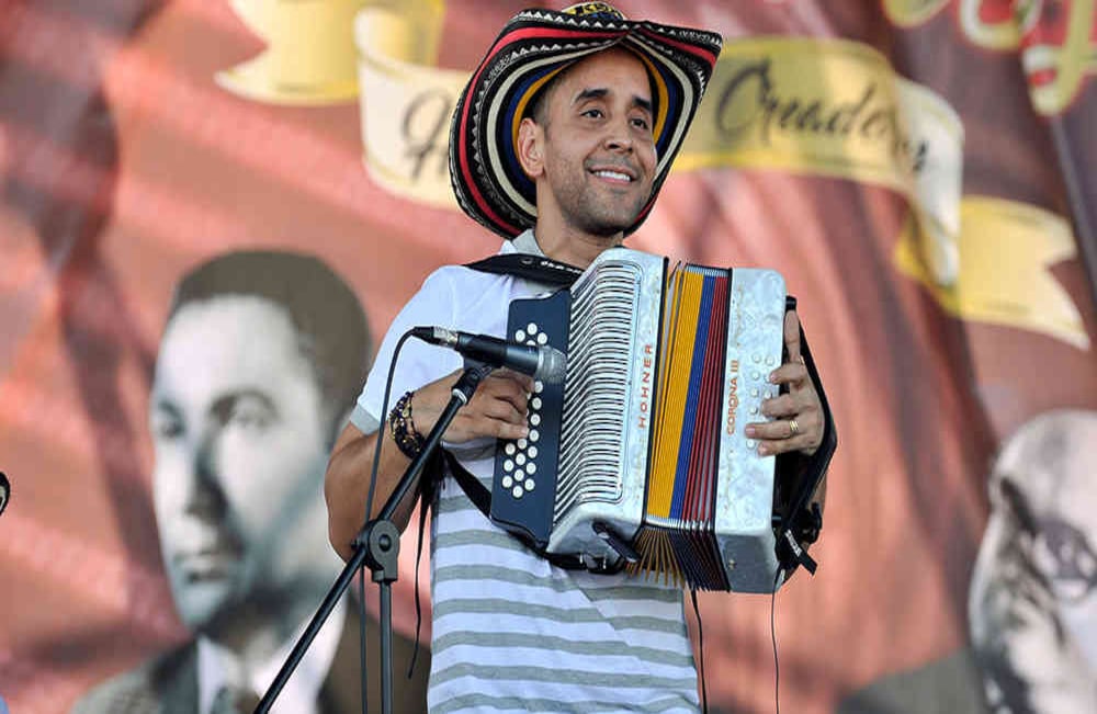Christian Camilo Peña, rey vallenato 2008, interpreta el acordeón el la plaza Alfonso López, en Valledupar, el sábado 29 de abril de 2017, durante la fase de  eliminatorias del 50 Festival de la Leyenda Vallenata y cuarto Rey de reyes. Foto: Carlos Julio Martínez / Enviado Especial de Semana