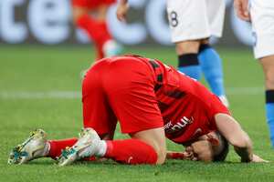 Rafael Santos Borré tuvo minutos en el duelo contra Napoli.