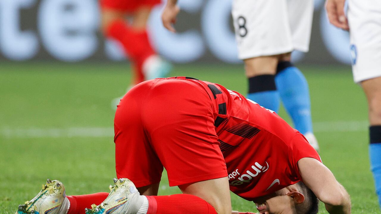 Rafael Santos Borré tuvo minutos en el duelo contra Napoli.