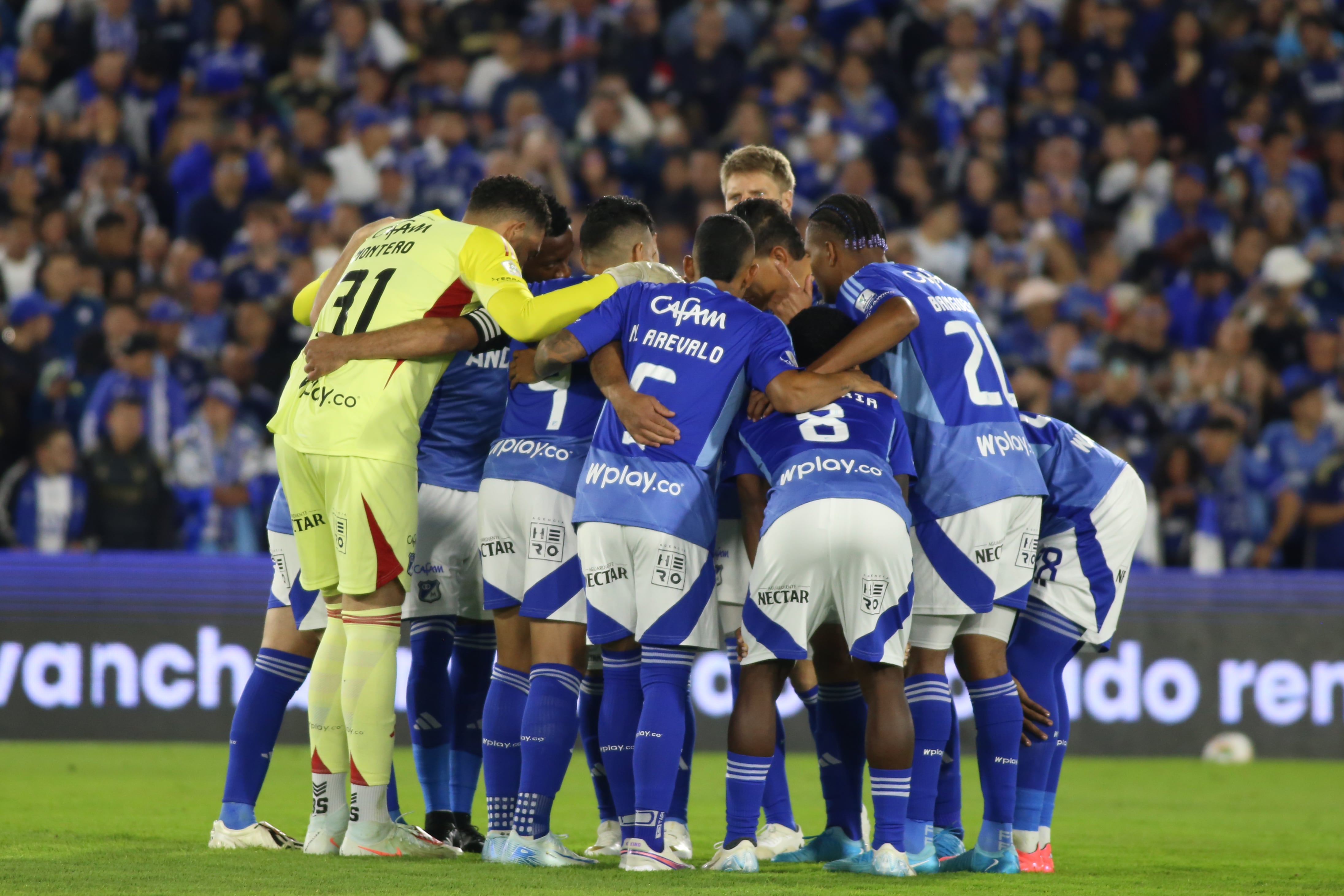 Jugadores de Millonarios en la previa de un clásico contra Atlético Nacional.
