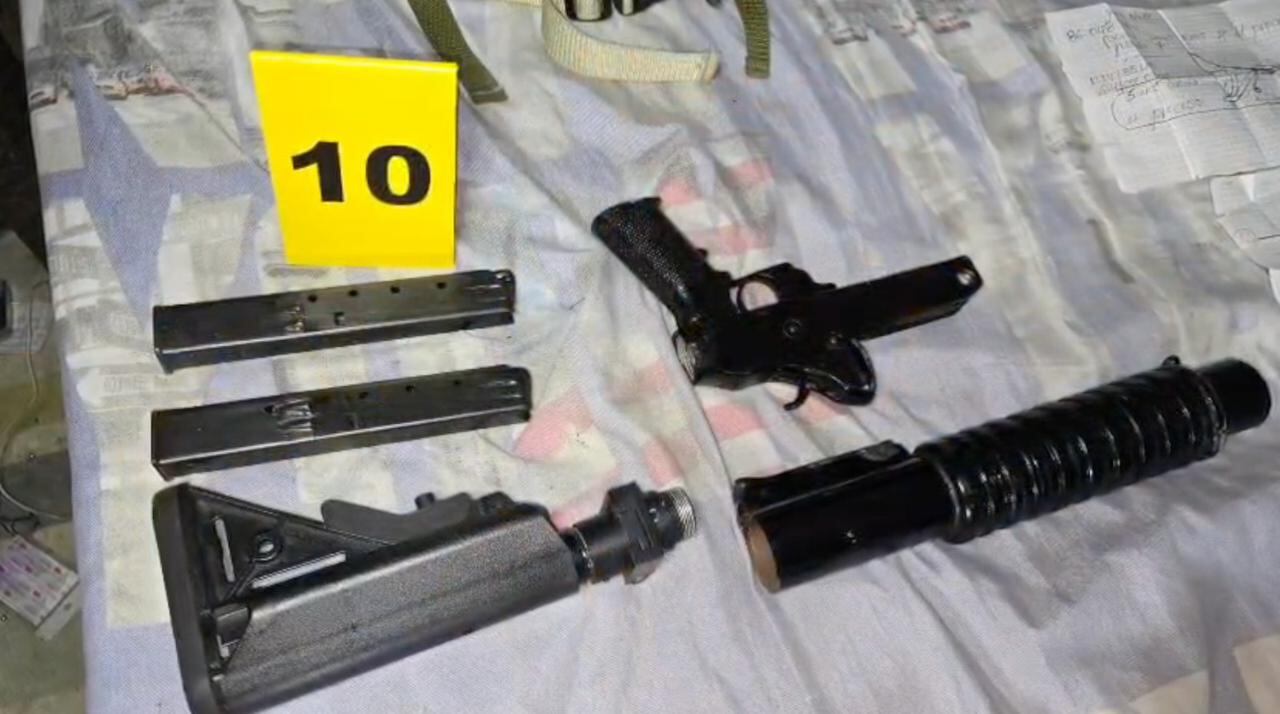 Armas de fuego encontradas en la fábrica de explosivos del ELN.