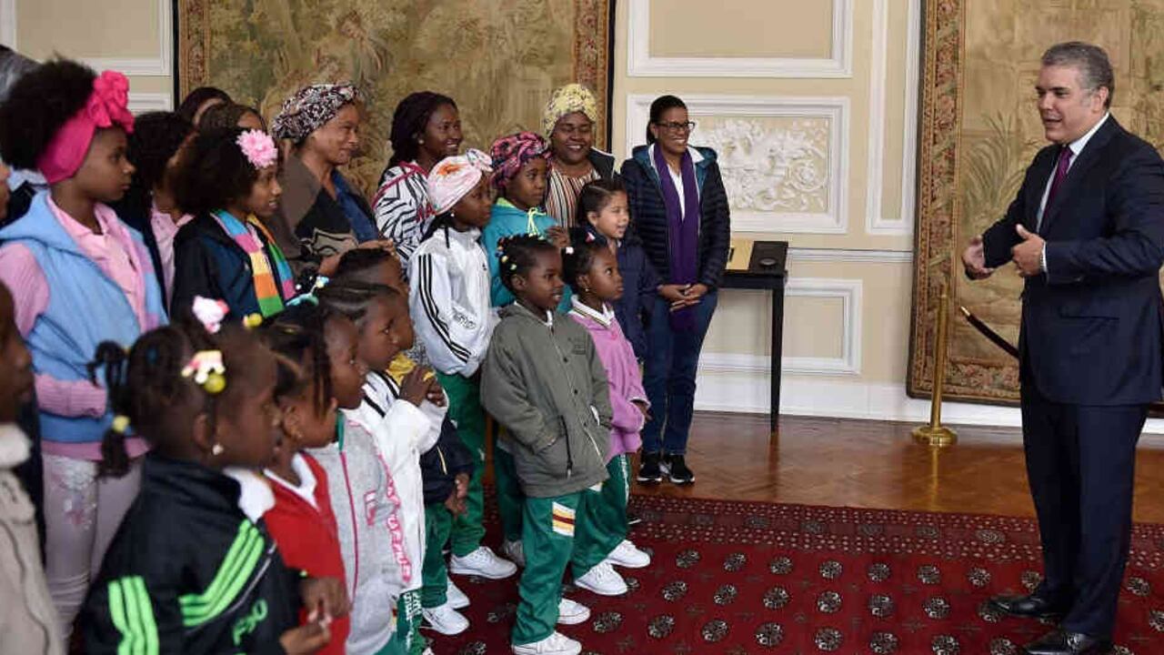 El presidente Duque recibiendo a los niños y jóvenes de San Basilio de Palenque
