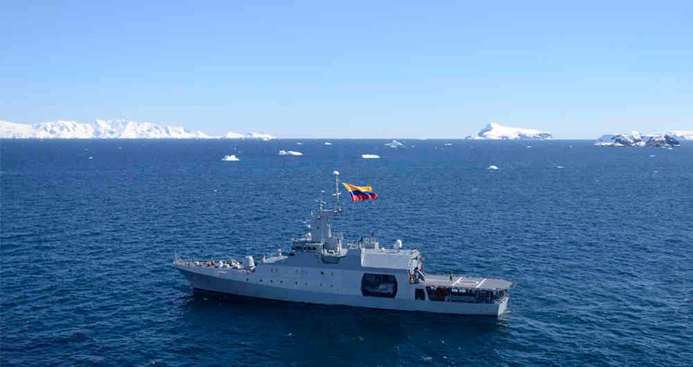 OPV-ARC 20 de Julio durante una expedición en la Antártida.