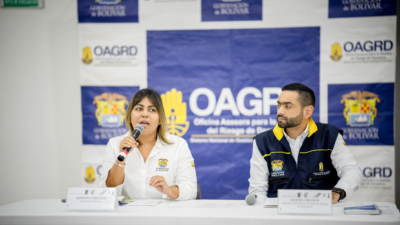 La gobernadora encargada Adriana Truco y Daniel Franco, Director Departamental de la Oficina para la Gestión del Riesgo y Atención de Desastres.