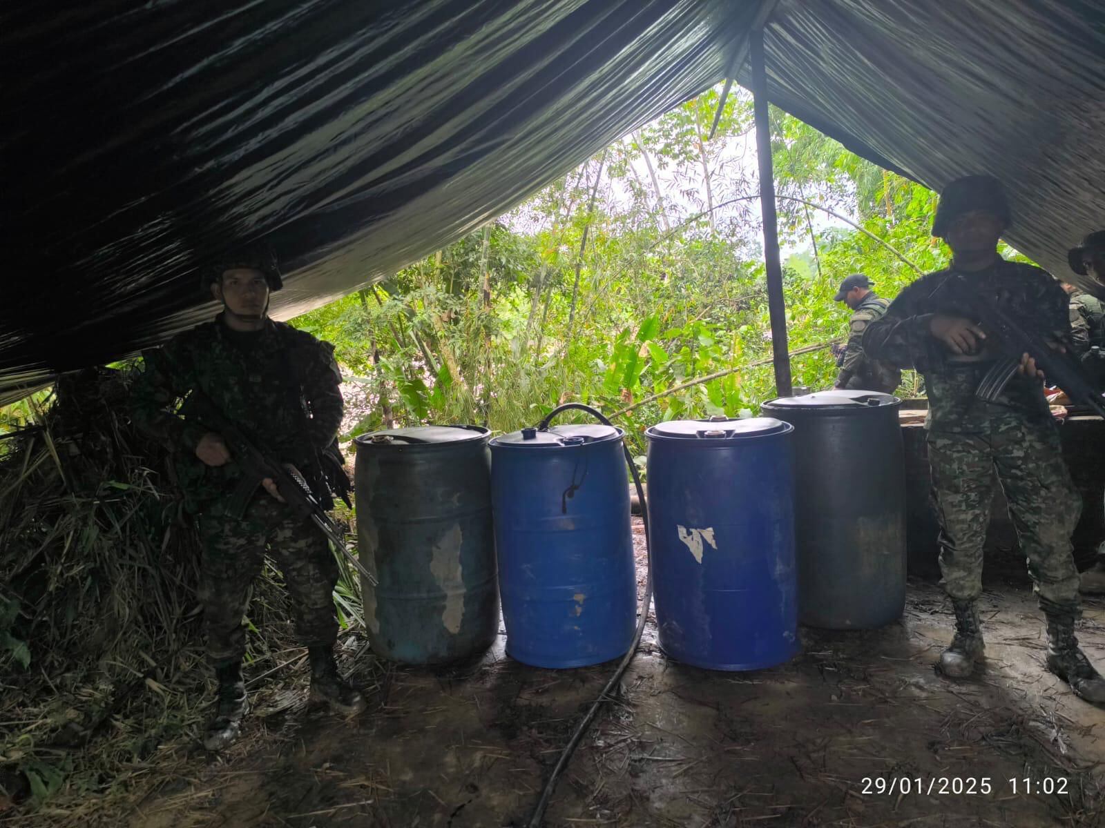 El Ejército Nacional desmanteló una refinería ilegal de hidrocarburos en el Putumayo.