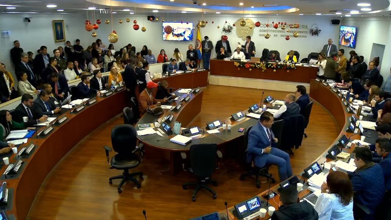 El proyecto recibió el apoyo de la oposición y seguirá su trámite en el Congreso.