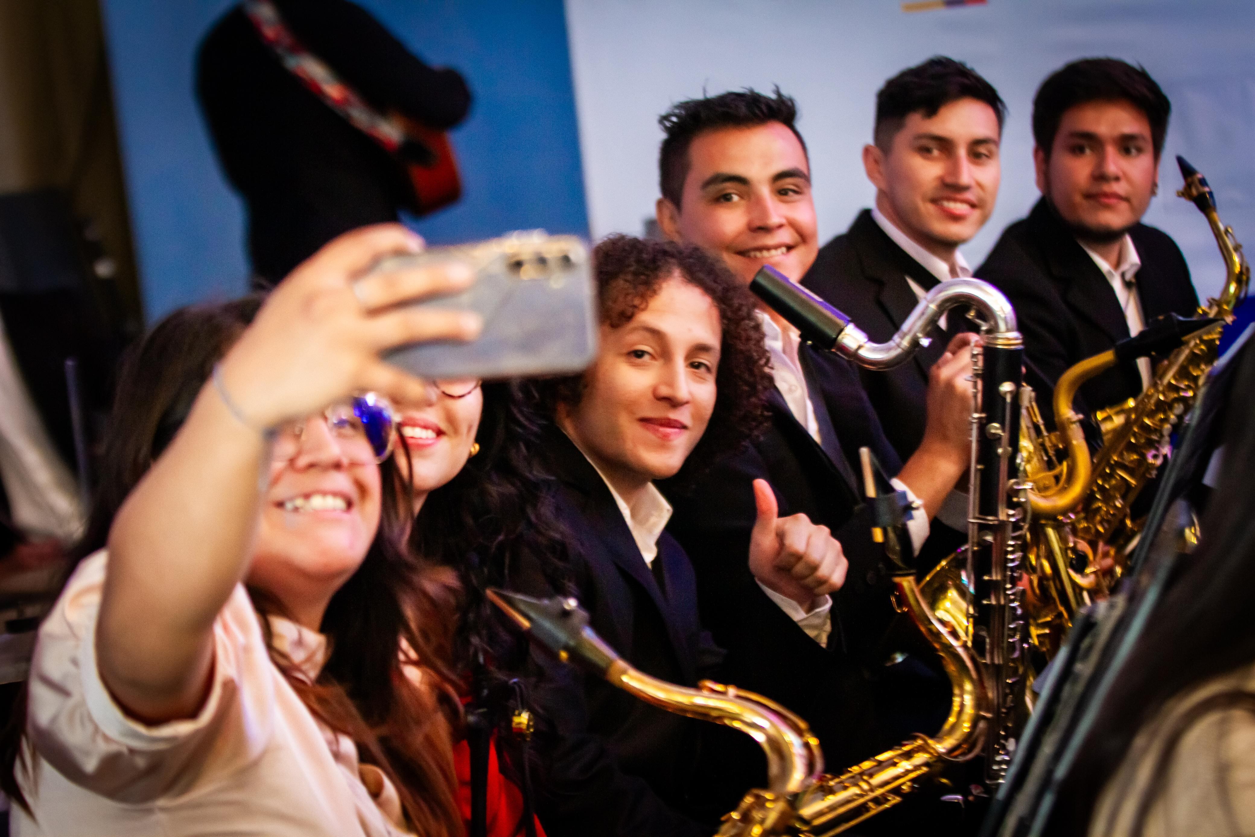 La presentación de la Banda Sinfónica de Cundinamarca fue un abrebocas musical de las experiencias que se detallan en este libro turístico.