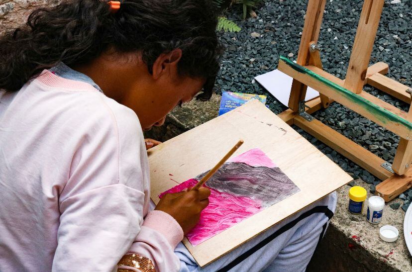 Son 60  niños y niñas quienes  se ven, hoy en día, beneficiados con diversos aprendizajes que reciben   en La Casa Azul.