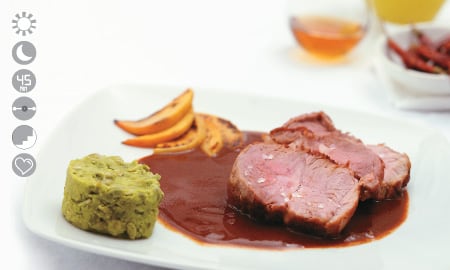 Lomo de cerdo con mole colorado