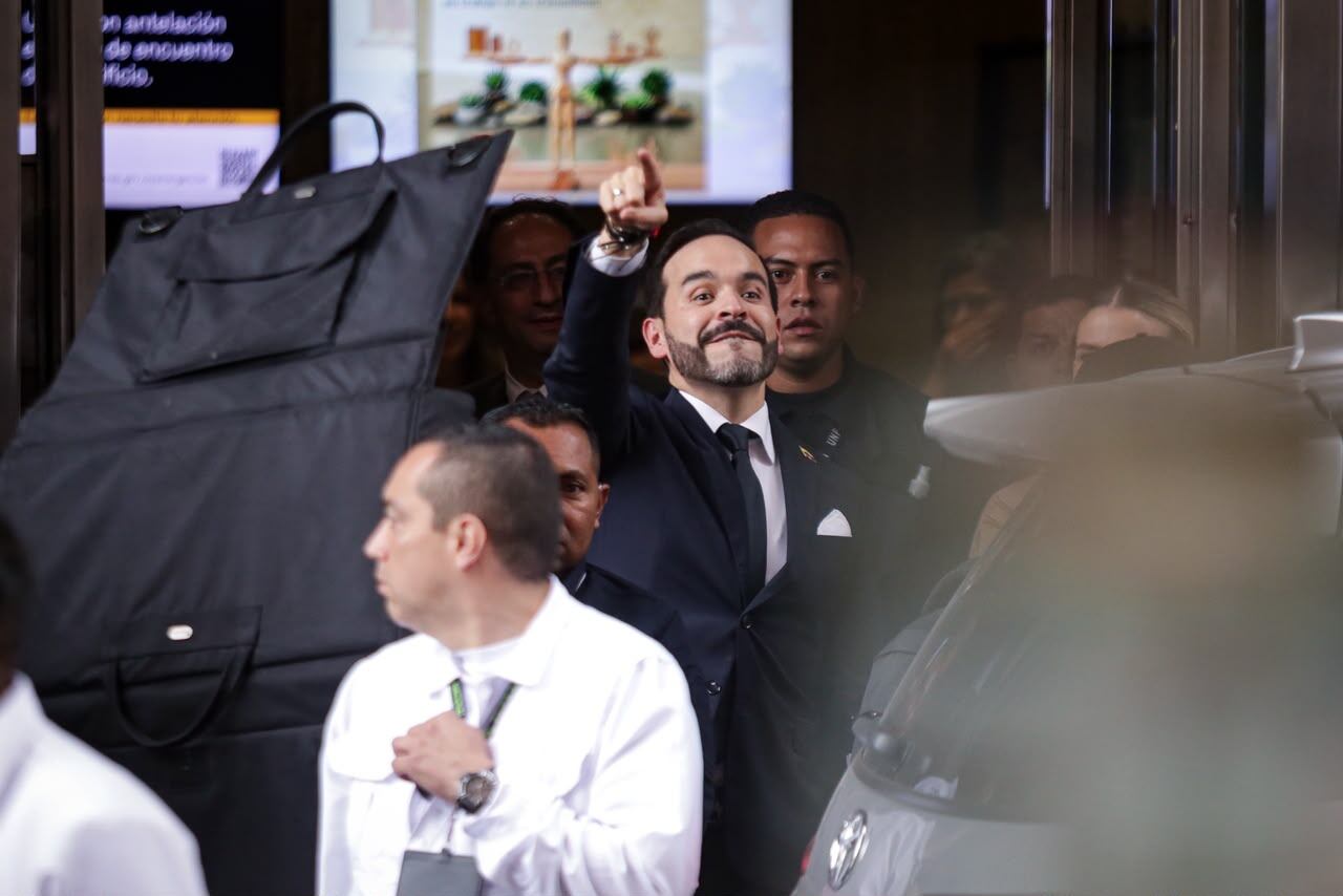EMPALME EN EL BANCO DE LA REPÚBLICA
Abelardo De La Espriella, Omar Bula, Mauricio Gómez, Rodrigo Lara