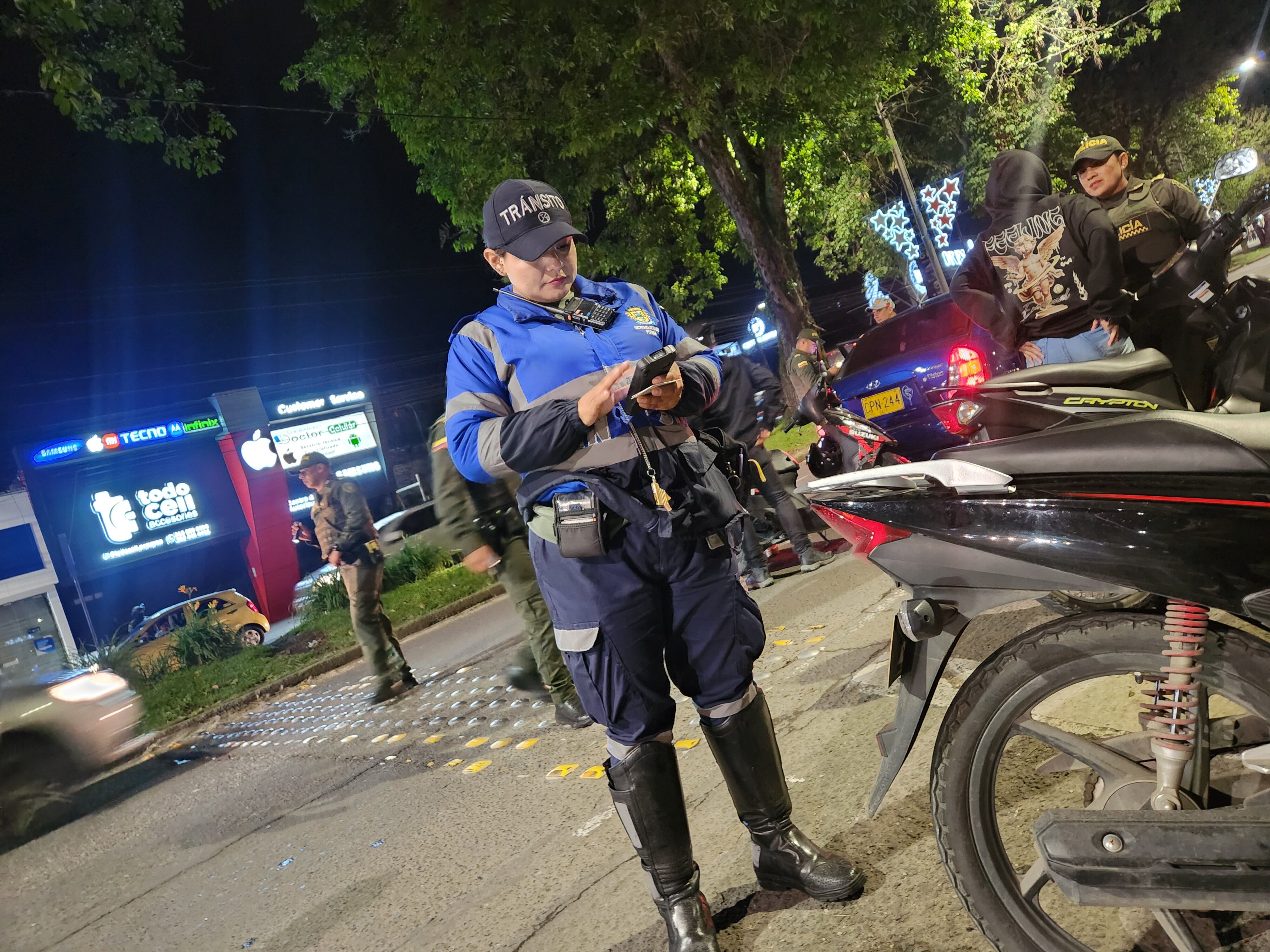 Durante el despliegue operativo de control, tras el  inicio de la temporada decembrina, las autoridades impusieron alrededor de cien comparendos y ordenaron la inmovilización de 65 automotores.