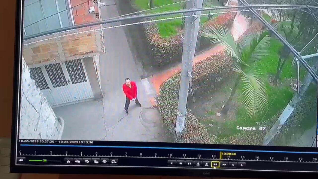 Pareja amedrentaba con arma de fuego a vecinos para vender drogas en un parque de Kennedy; dispararon contra la Policía al ser descubiertos