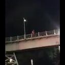 La mujer se iba a lanzar del puente peatonal de una terminal del MIO.