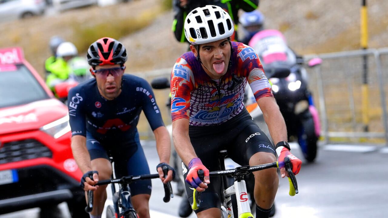 Guerreiro y Castroviejo en los últimos metros de la etapa 9 del Giro de Italia 2020.