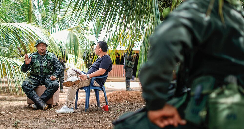 Calarcá Córdoba habló con SEMANA en las profundidades del Guaviare días después de que sus hombres asesinaran a siete militares en ese departamento. Según dijo, se trató de un “accidente” porque se confundió a los soldados con las disidencias de Iván Mordisco. 