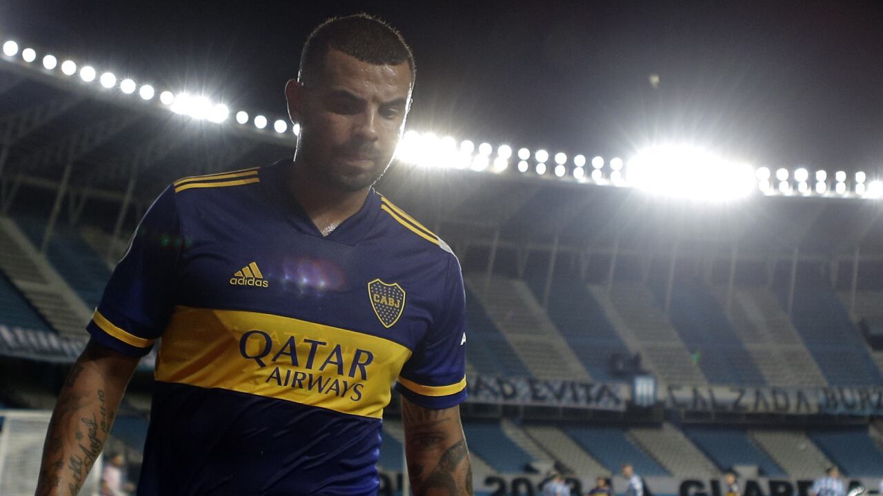 Edwin Cardona, con la camiseta de Boca, jugando en el Cilindro de Avellaneda