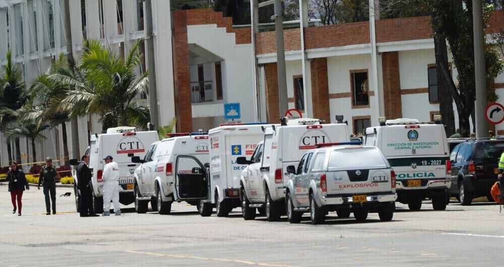 CTI, policía y fiscalía en explosión de carro bomba en Escuela General Santander