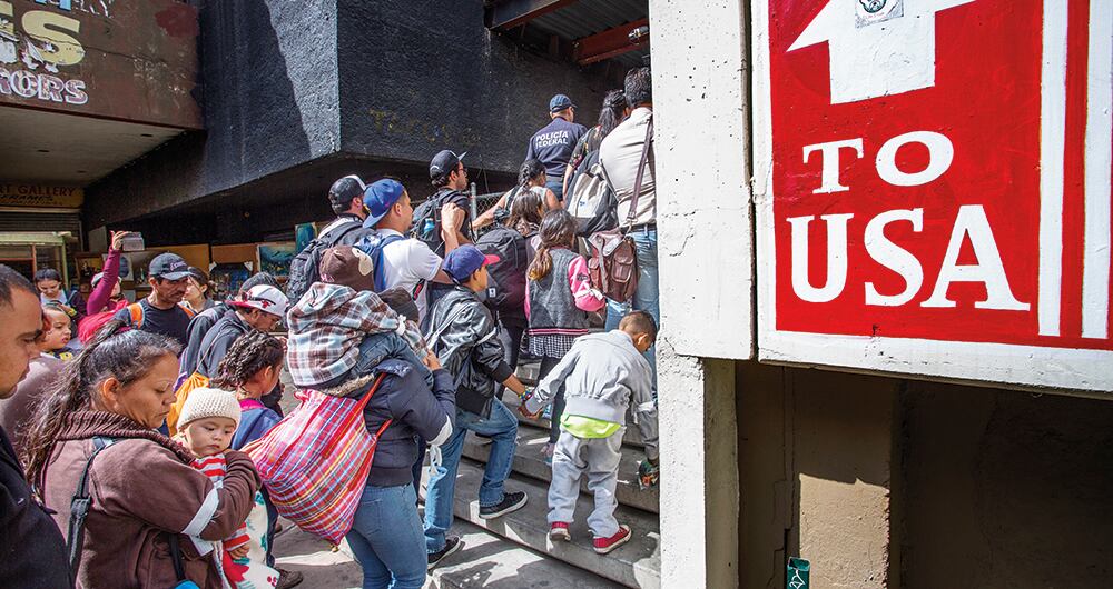 Se estima que más de 600.000 migrantes irregulares habitan en Florida, pero muchos de ellos están abandonando el estado por su estatus legal.