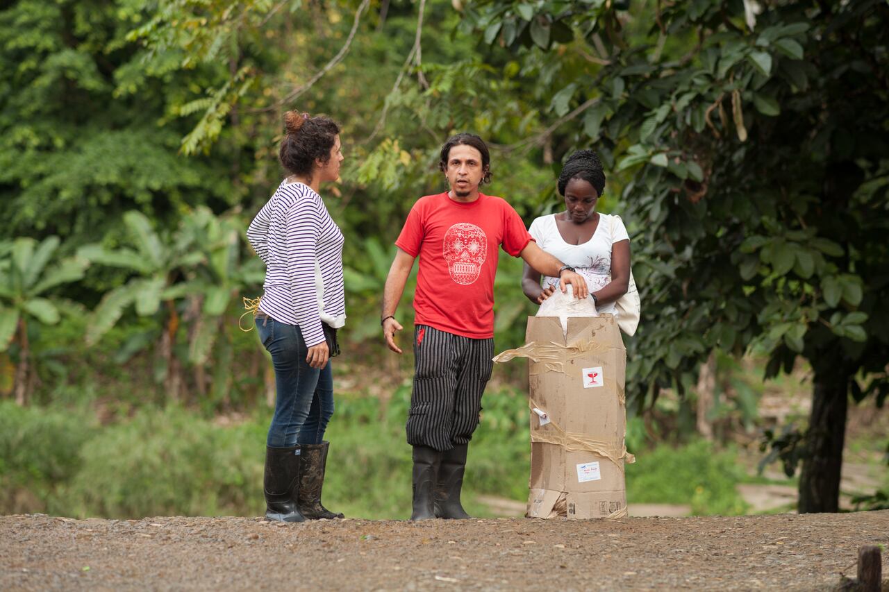 Cantos que inundan el río / Detrás de cámaras