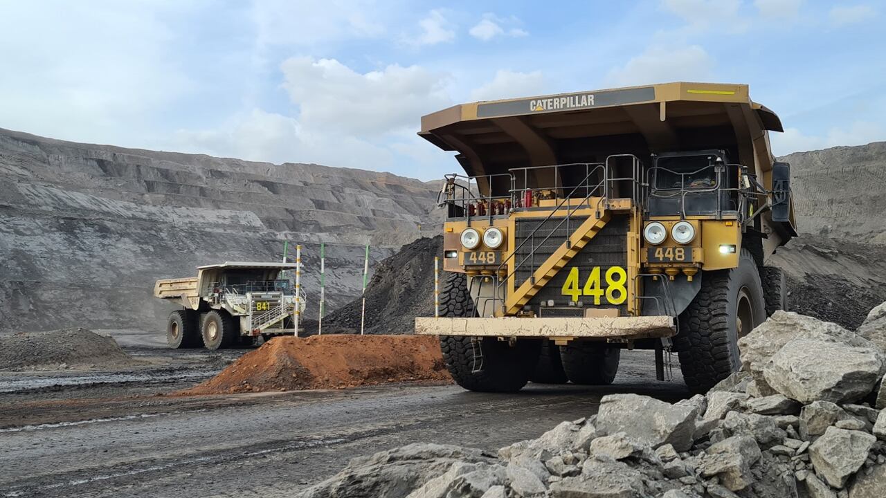 Cerrejón es un complejo en La Guajira que incluye una mina a cielo abierto, una línea férrea y un puerto de exportación.