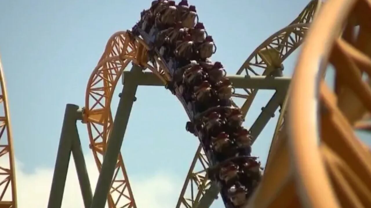 Joven muere después de subirse a la montaña rusa Stardust Racers.
