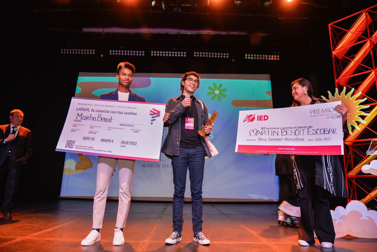 Entre los premios habrá  becas para estudiar en España,  y financiación para diversos emprendimientos.