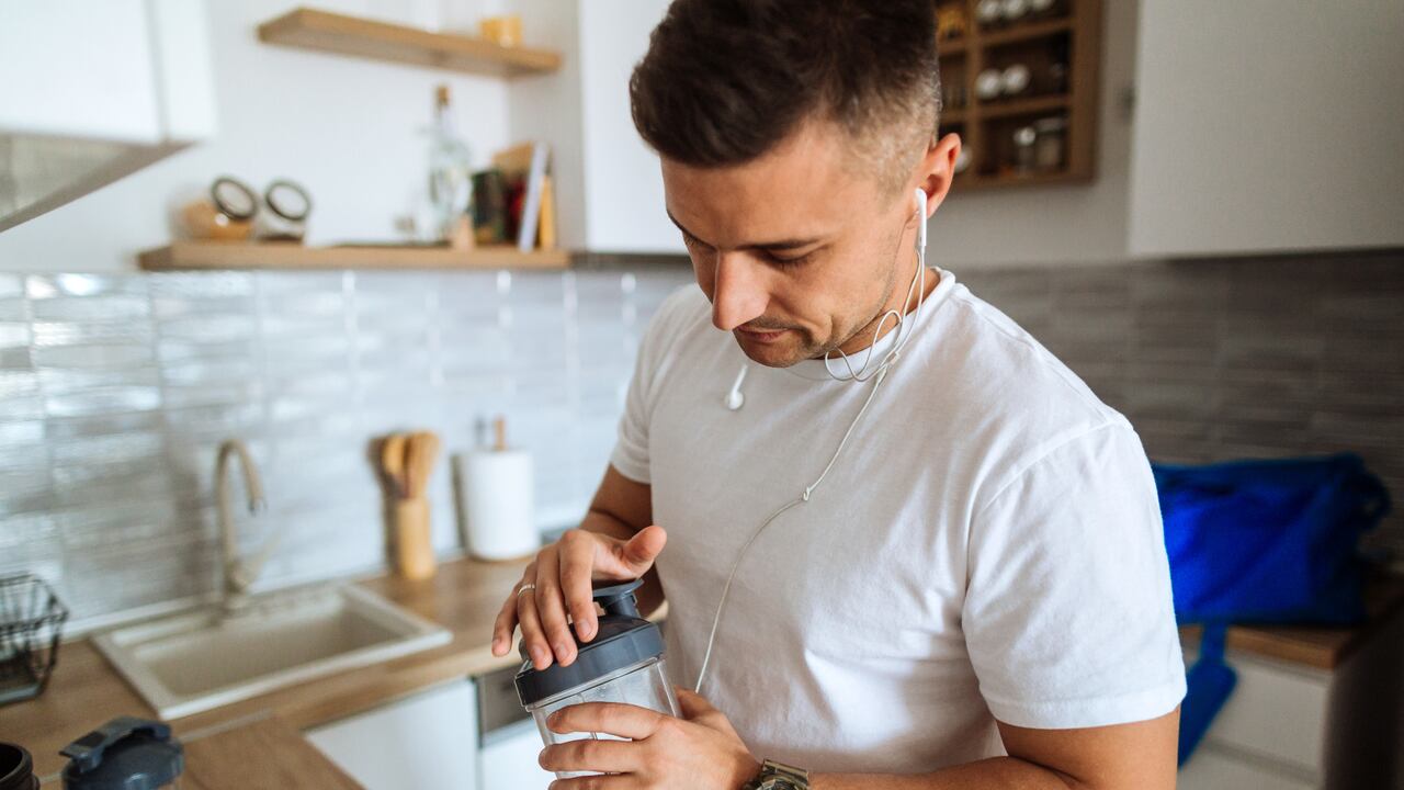 Los suplementos proteicos en polvo cuentan con peligros para el cuerpo.