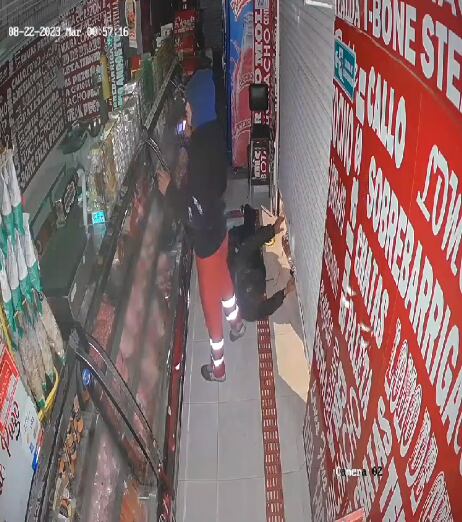 Ladrones fueron pillados cuando intentaban escapar con 10 arrobas de carne y dos cajas registradoras que hurtaron de una carnicería en Bogotá
