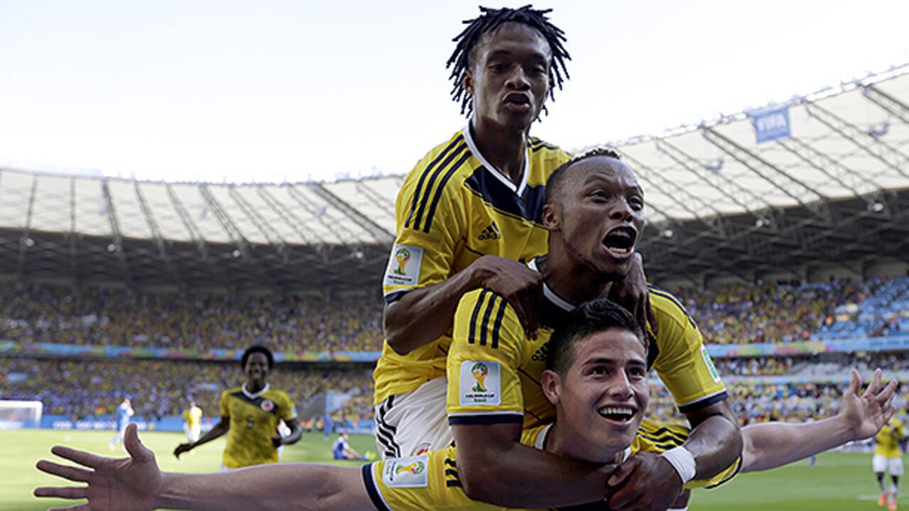 Zúniga, Cuadrado y James celebran el 3-0.