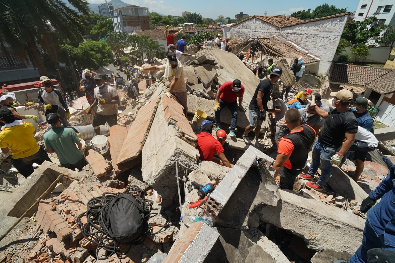 Alrededor de 15 personas fallecieron en Cali tres el terremoto ocurrido este lunes, 10 de agosto.