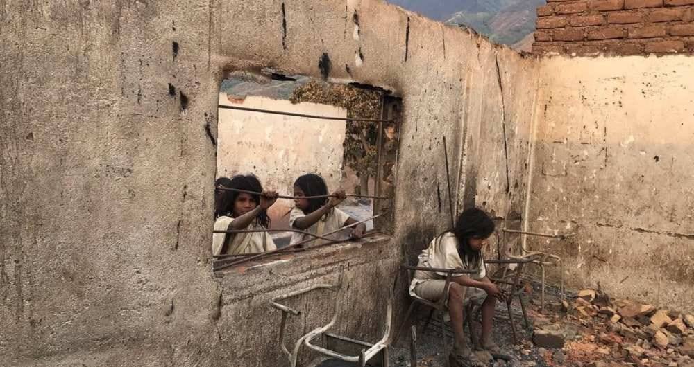 La escuela quedó destruida al igual que la biblioteca, no tienen pupitres, libros, lápices ni cuadernos. FOTO: Jhorllana Romero