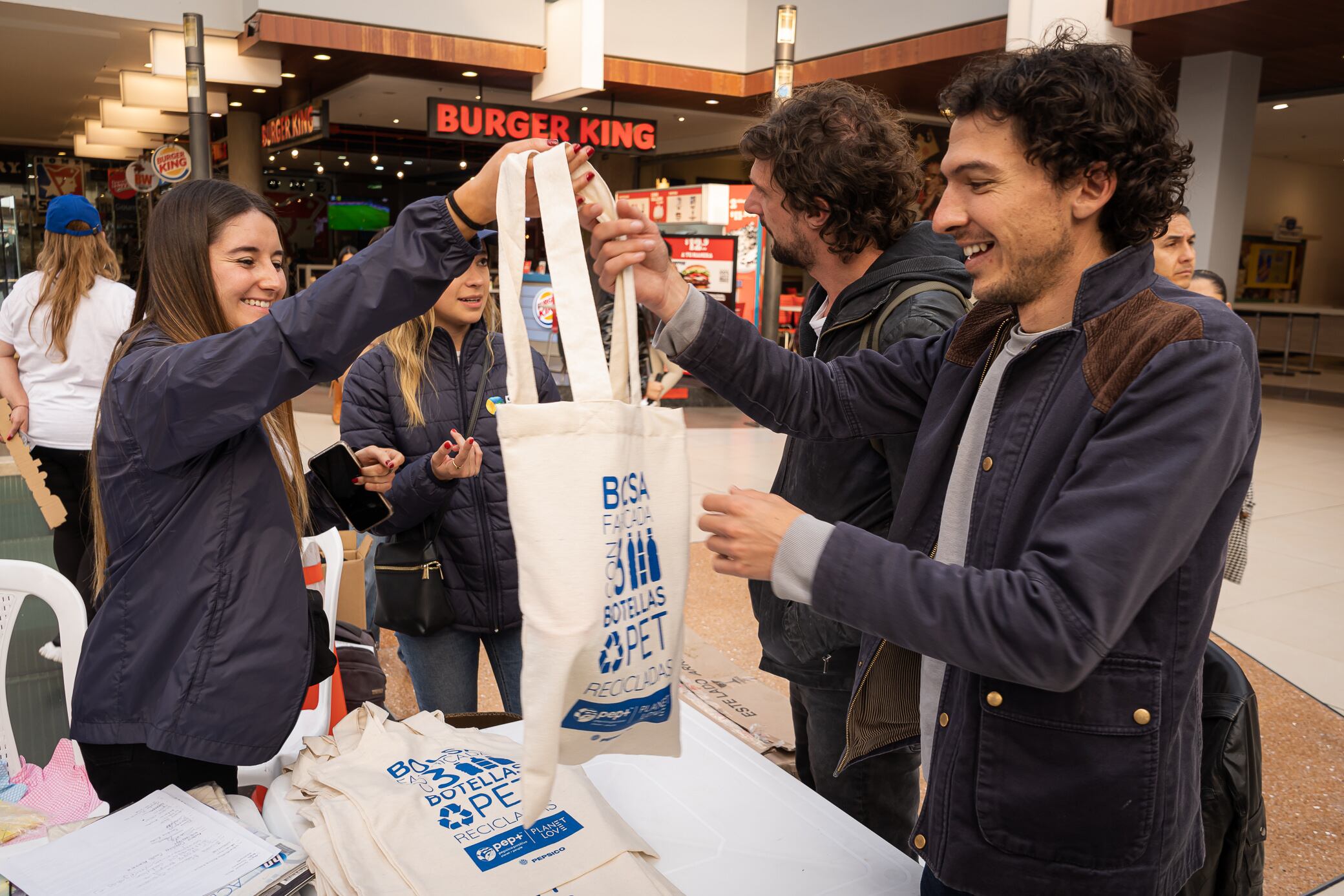 PepsiCo lanzó en 2021 su estrategia PepsiCo Positive (pep+), con la que busca transformar sus operaciones a nivel global, y en la que la sostenibilidad y el capital humano están en el eje central.