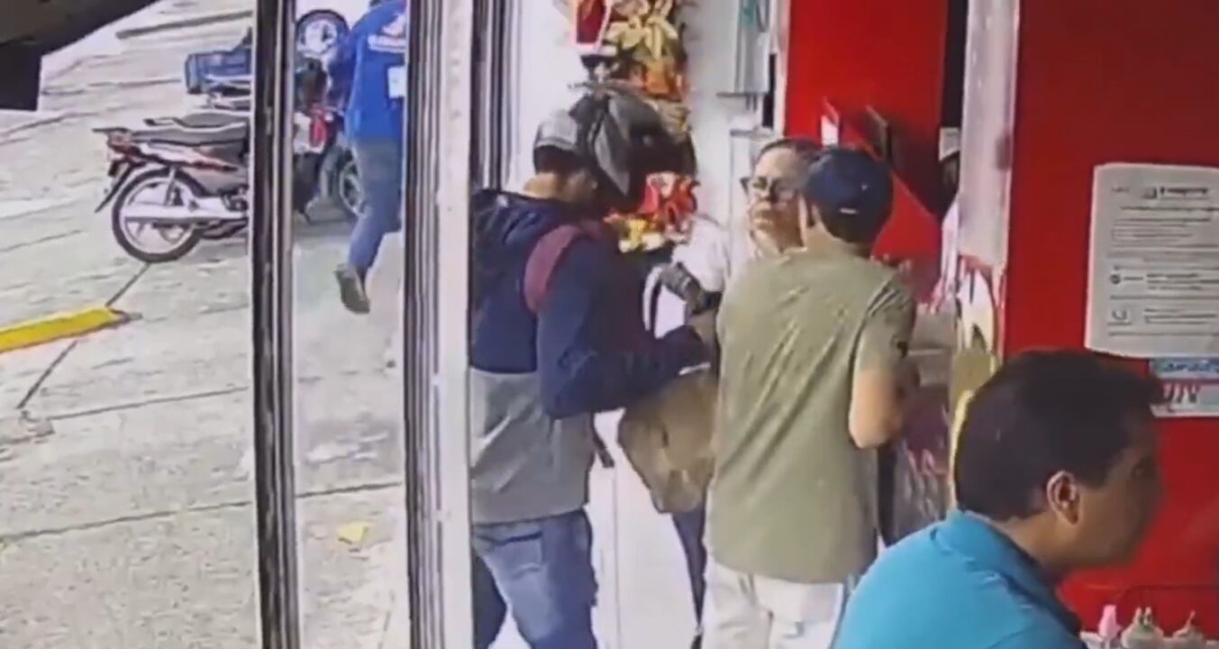 Todo quedó registrado en un video que se ha hecho viral en las redes sociales.