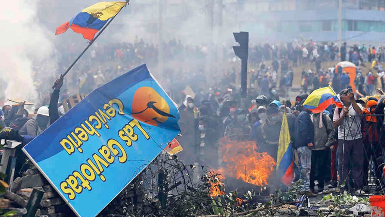 El FMI se ha ganado la fama de malo del paseo por los duros programas de ajuste que recomienda a los países para ayudarlos a salir de sus problemas financieros. En Ecuador, las protestas sociales volvieron a ponerlo en el ojo del huracán.
