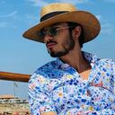 El cantante tuvo que seguir con el show en vivo que estaba realizando