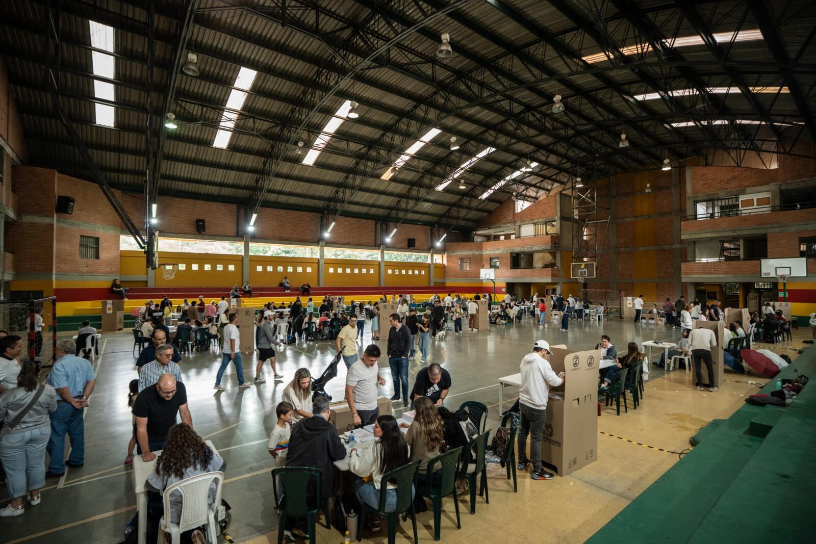 Los observadores deberán cumplir varias condiciones, entre ellas respetar la Constitución y las normas colombianas, no intervenir en asuntos políticos, no hacer proselitismo ni emitir declaraciones a medios de comunicación.