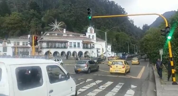 Durante casi dos horas se vio afectado el tráfico vehicular por la Avenida Circunvalar que atraviesa la ciudad por el costado oriental, debido a la tala de varios árboles a la altura de la calle 42.