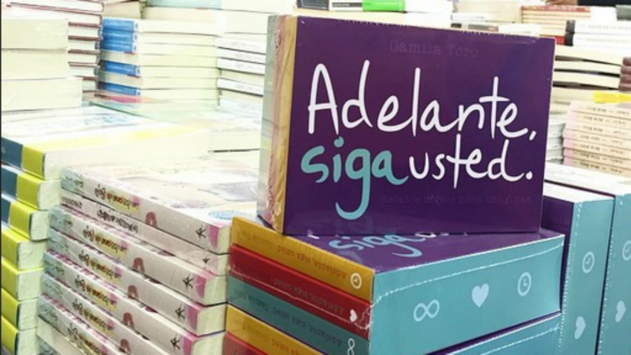 El prólogo del libro es de Ángela Becerra y el diseño de Estefanía Piñeres. El libro ya está disponible en las librerías del país.