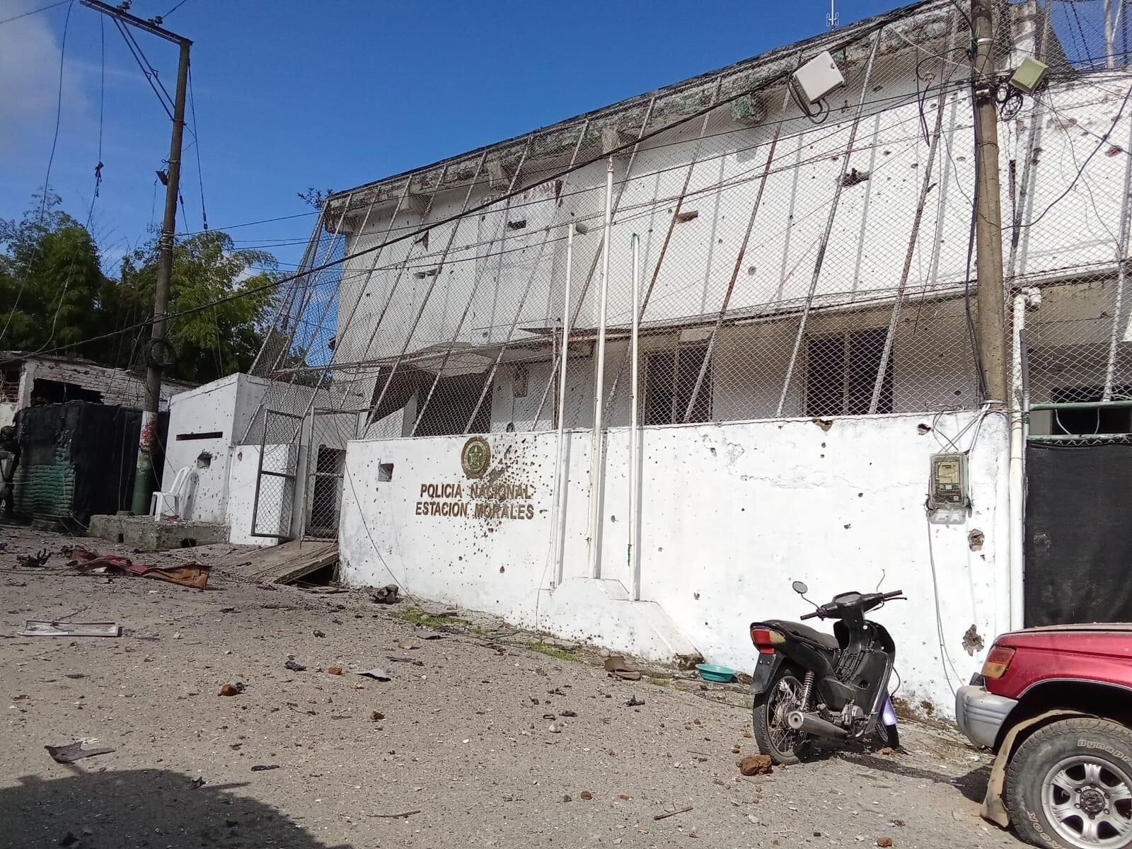 Así quedó la Estación de la Policía y sus alrededores luego del ataque de las disidencias de las Farc en Morales, Cauca.