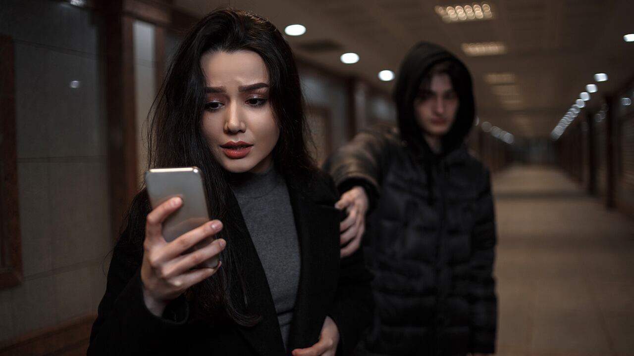 La simplicidad de los pasos para activar el SOS en ambos sistemas operativos asegura que incluso en situaciones de alto estrés, no se necesite un gran esfuerzo para usar la función.