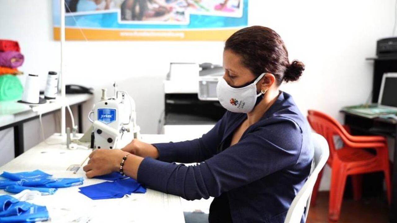 Cambiarán botellas plásticas por tapabocas en Cali