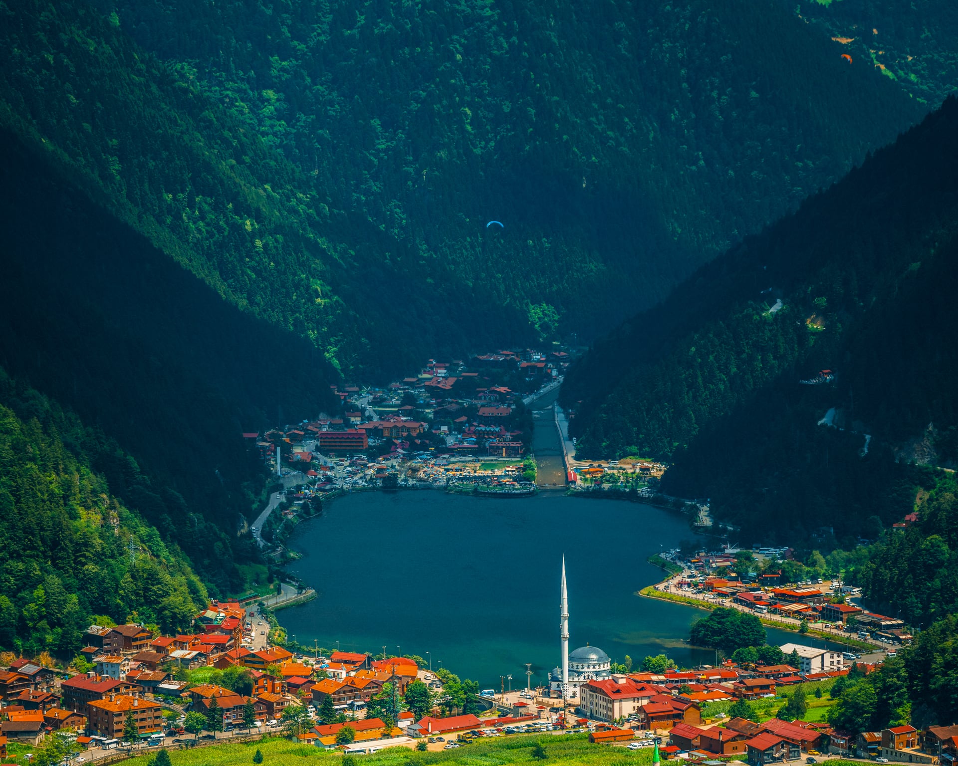 Panorámica de Trabzon, una de las ciudades portuarias más importantes de Turquía, ubicada a orillas del mar Negro.