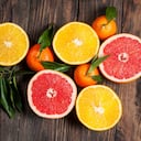 Las frutas cítricas, entre ellas la naranja, le aportan gran cantidad de vitamina C al organismo.