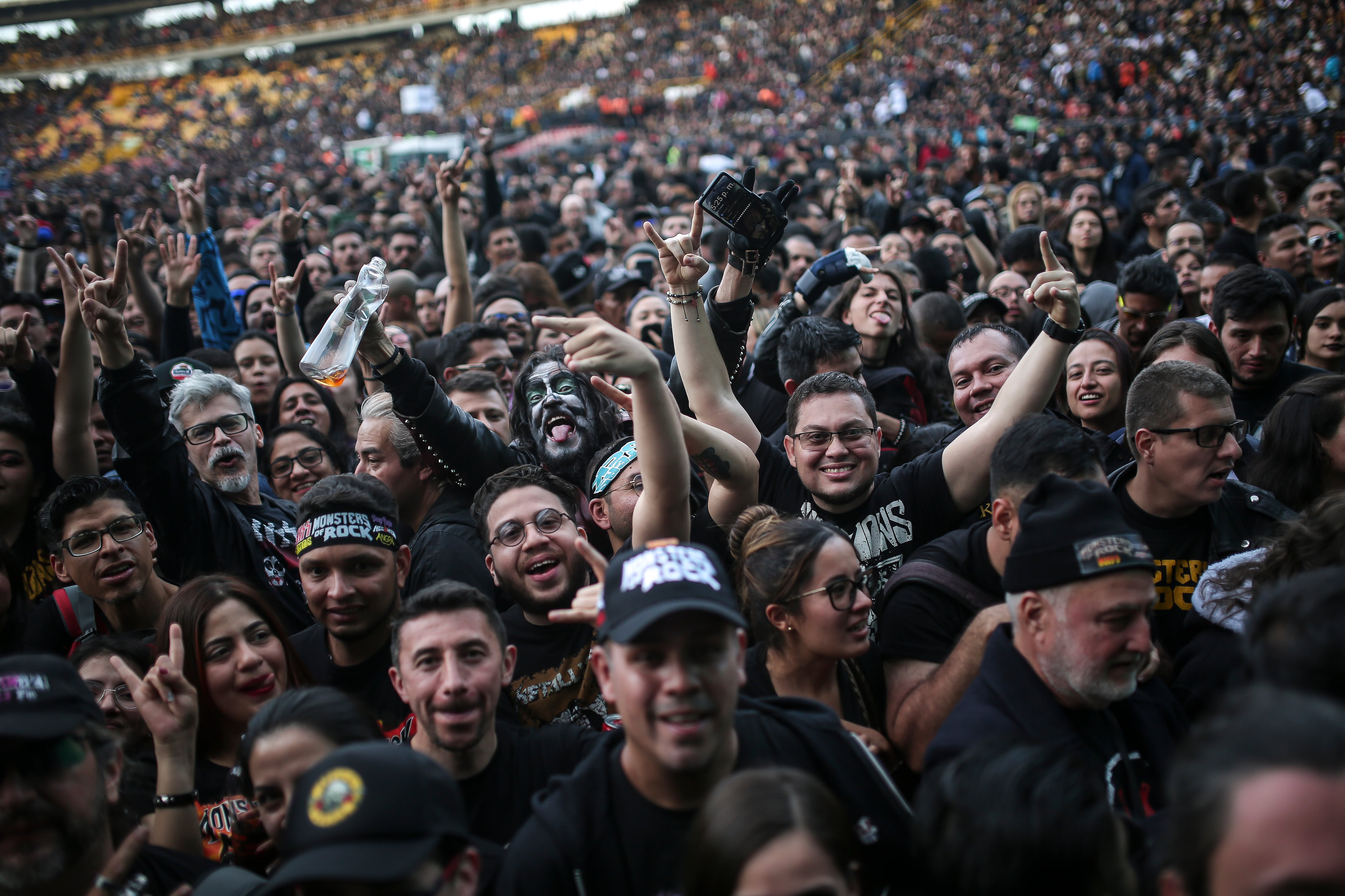 SIN LAS MASAS, NO HAY ROCK.
MONSTERS OF ROCK COLOMBIA
BOGOTA, ESTADIO EL CAMPIN
15 DE ABRIL 2023