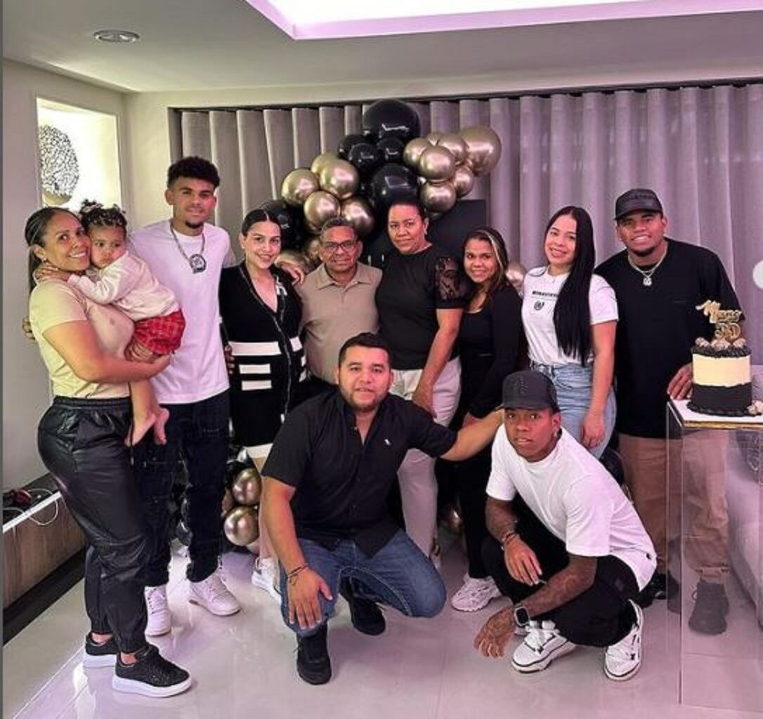 Celebración del cumpleaños de Luis 'Mané' Díaz en Inglaterra el domingo 26 de noviembre.