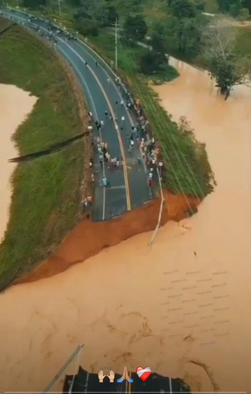 Puente de Mulatos, en Necoclí, destruido por la fuerza de las lluvias.